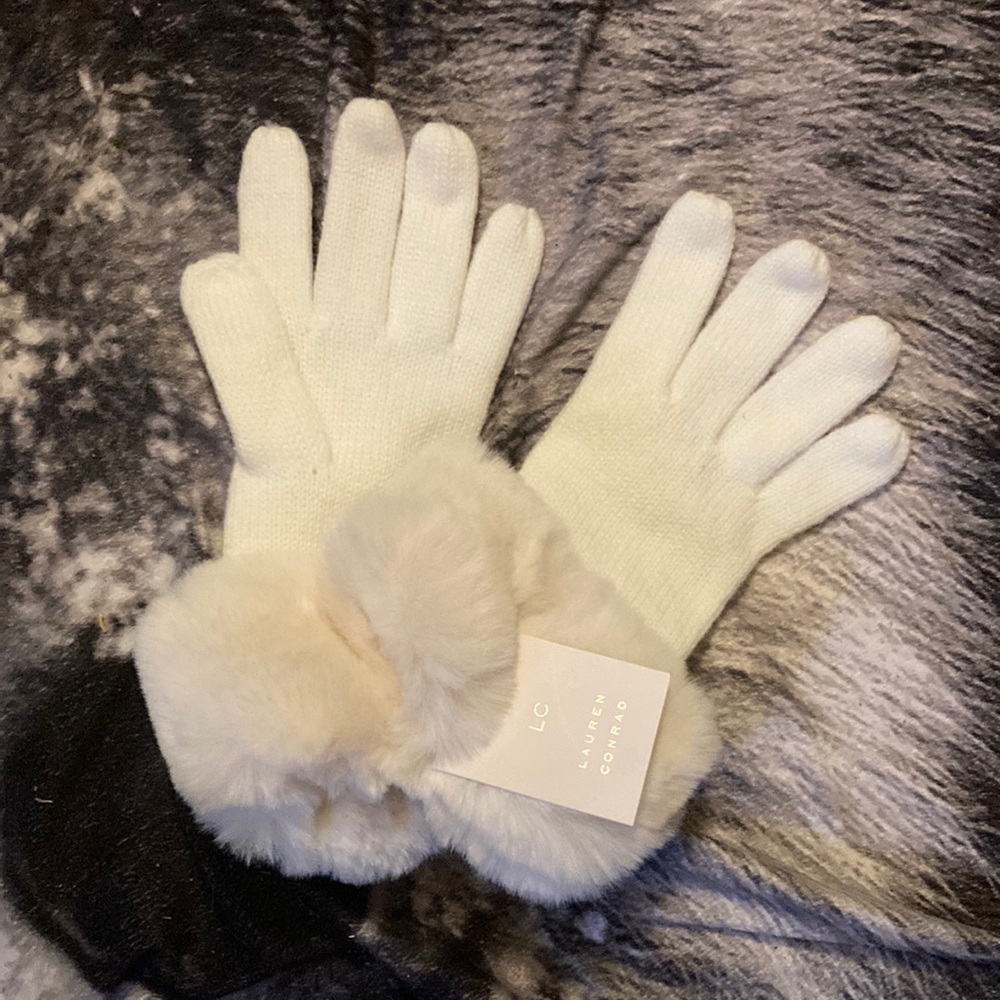 LC Lauren Conrad Cream Gloves with Faux Fur Cuffs
